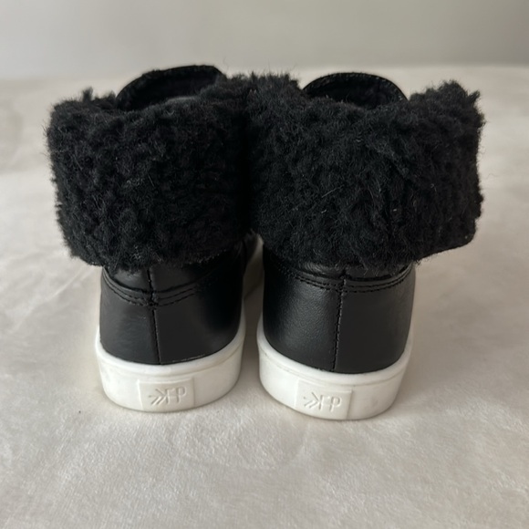 EUC! Freshly Picked Ebony Sherpa Boot, sz 6 (little kid) - Picture 4 of 9